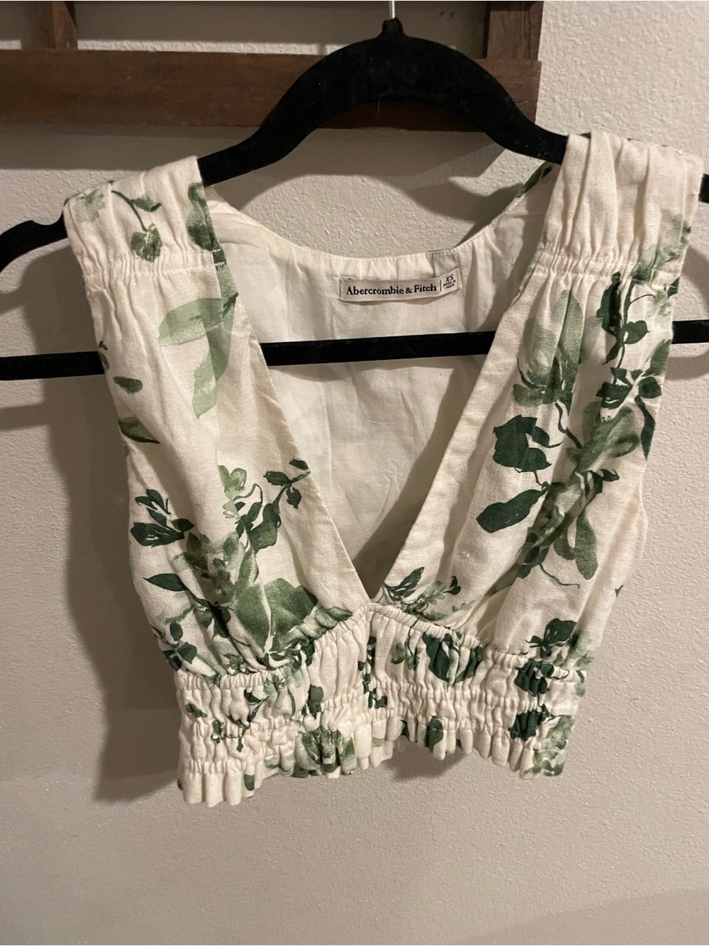 Abercrombie & Fitch White Floral V-Neck Smocked Linen Blend Waist Crop Top XS - Picture 2 of 5